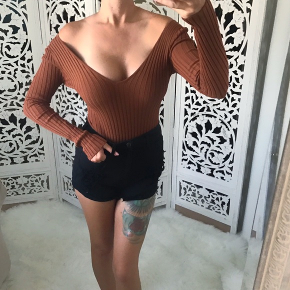 LAST 1️⃣ SAVANNAH Off Shoulder Ribbed Bodysuit - Picture 3 of 4